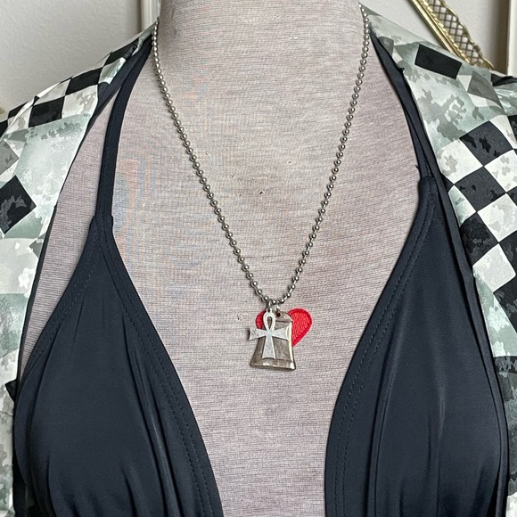 In the temple of love shine like thunder in the temple of love cry like rain - Picture 2 of 3